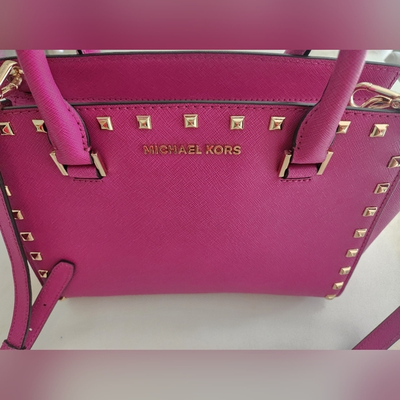 Gorgeous hot pink Michael Kors Selma Mdm Studded convertible crossbody bag - Picture 4 of 14